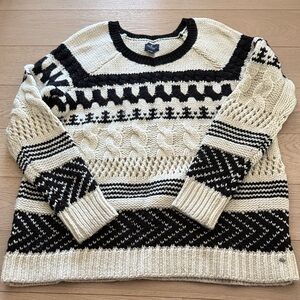 American Eagle Sweater